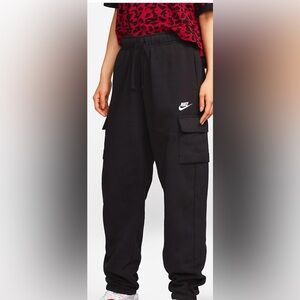 Nike Fleece Oversized Cargo Sweatpants